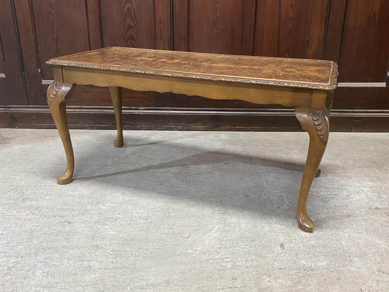 センターテーブル