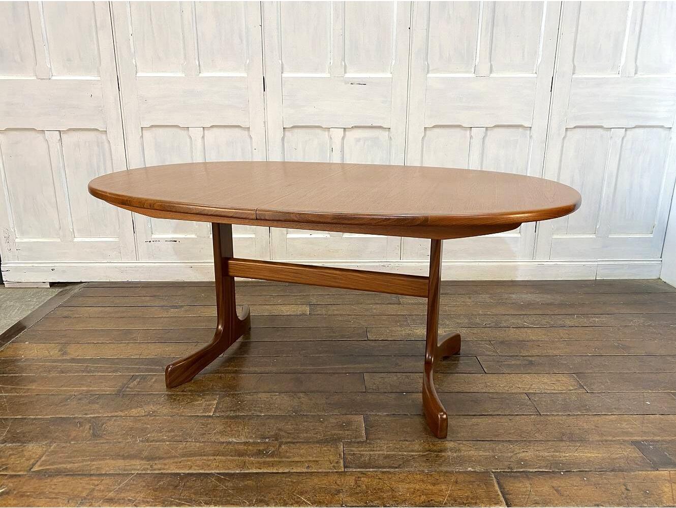 ダイニングテーブル