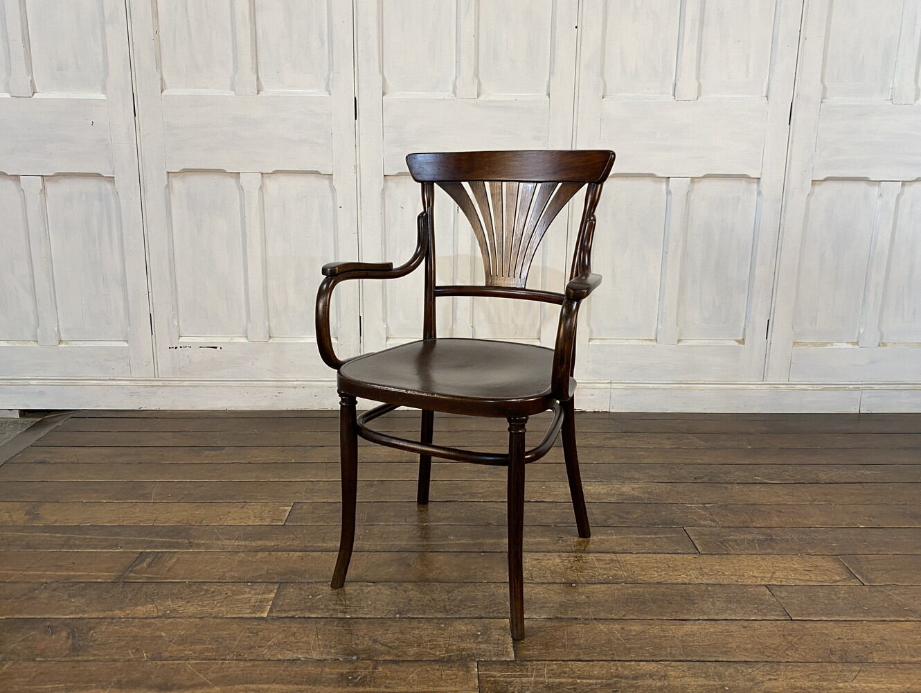 ベントウッドアームチェア