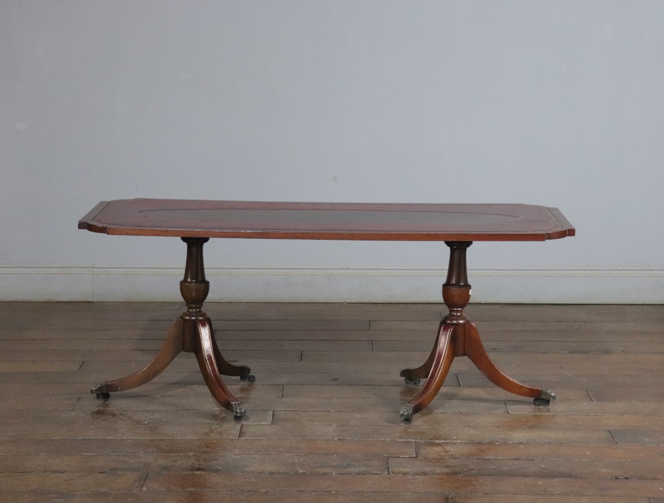 センターテーブル