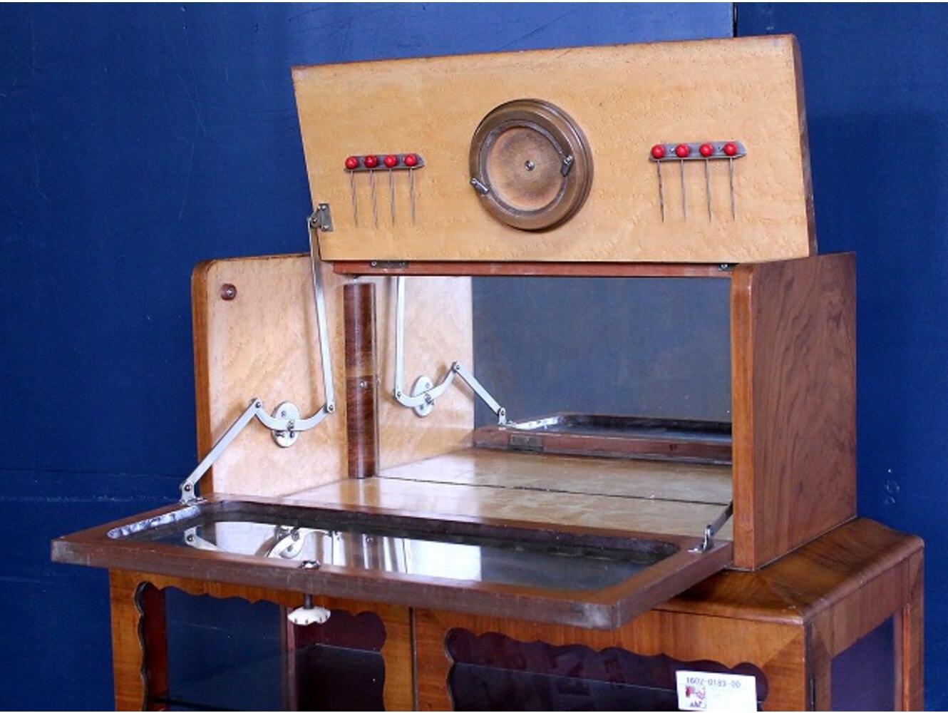 カクテルキャビネット