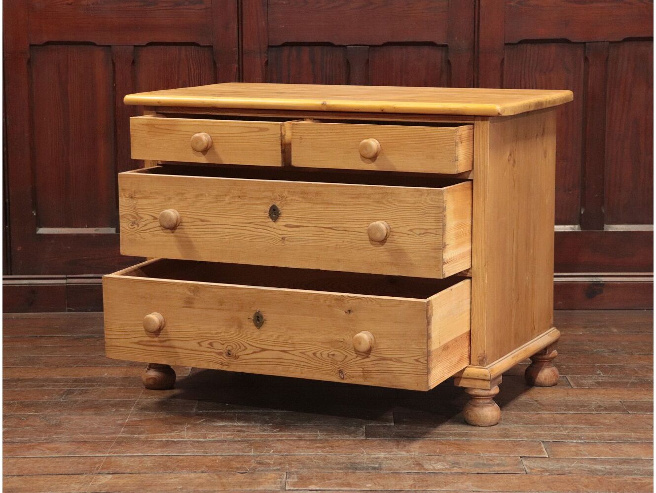 パインチェスト