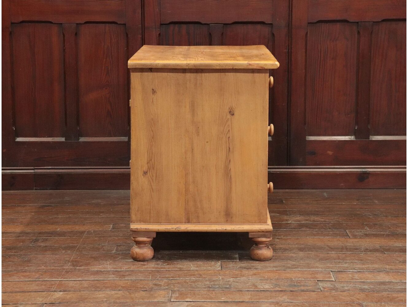 パインチェスト