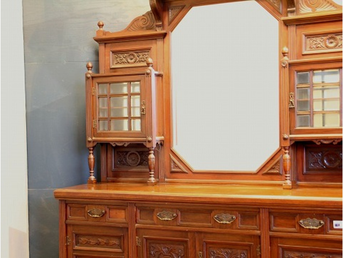 ミラーバックサイドボード