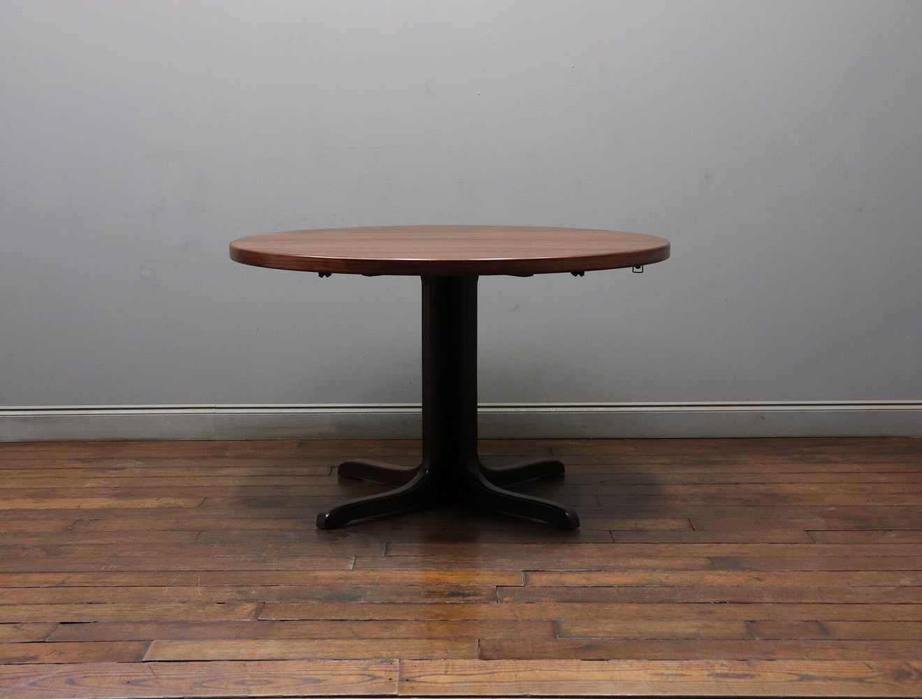 ダイニングテーブル