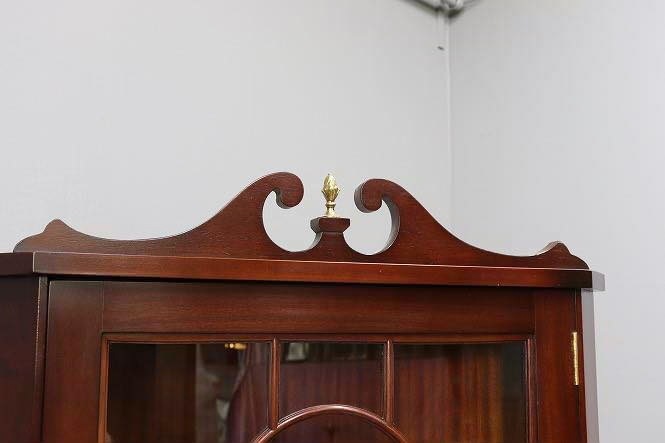 コーナーキャビネット