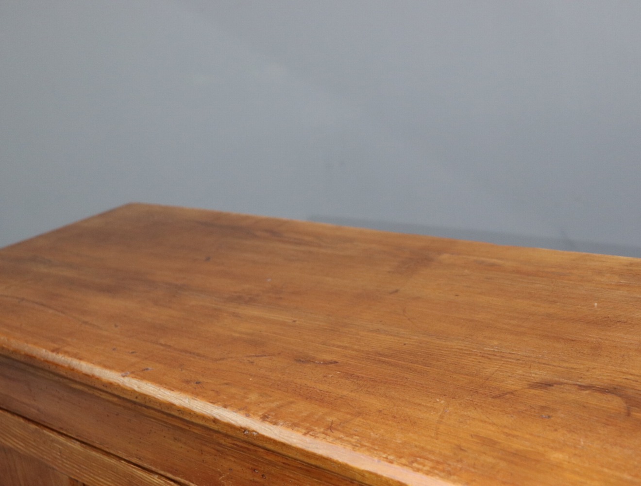 パントリーキャビネット