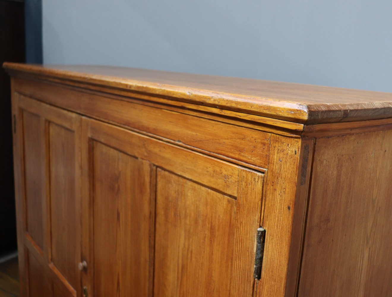 パントリーキャビネット