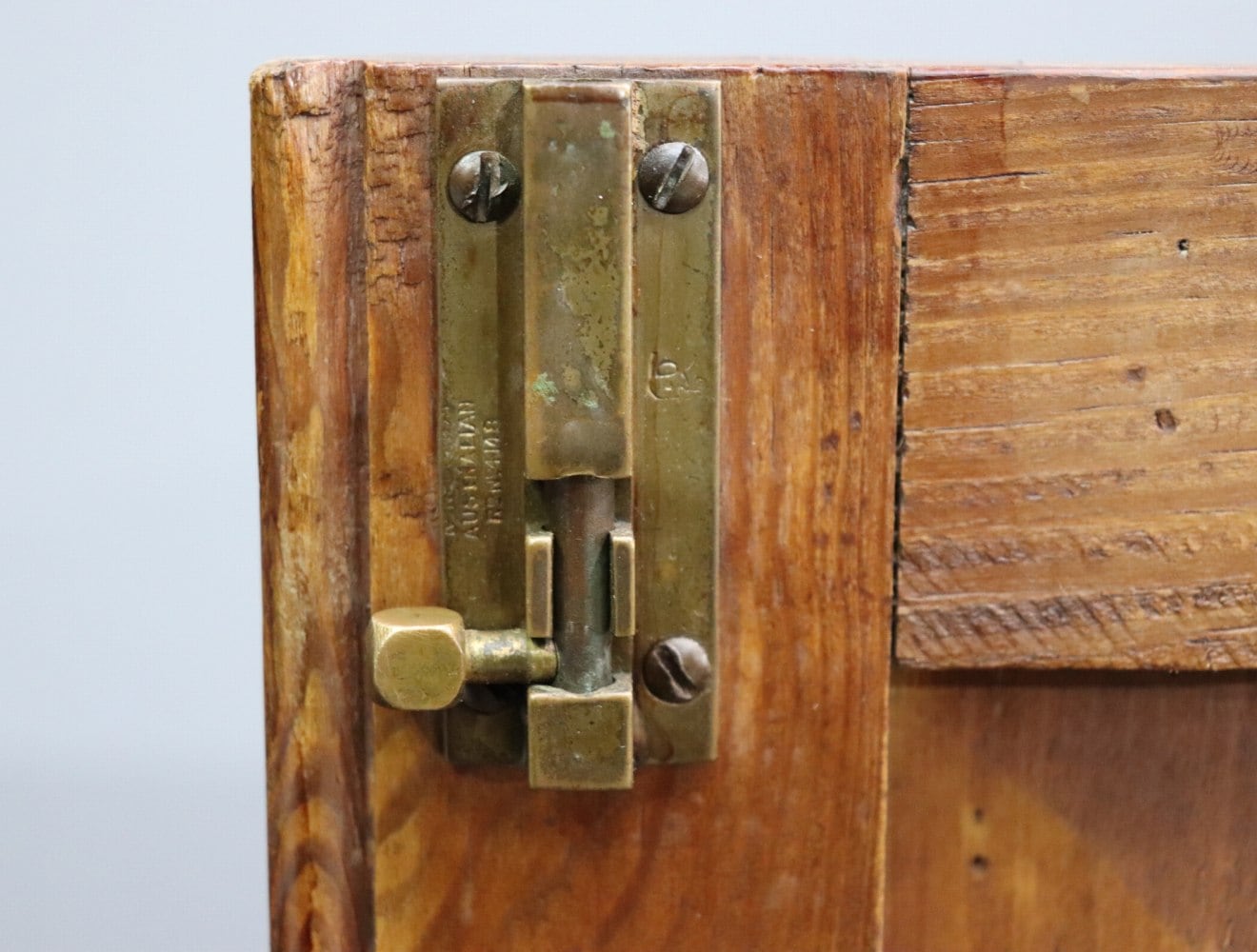 パントリーキャビネット