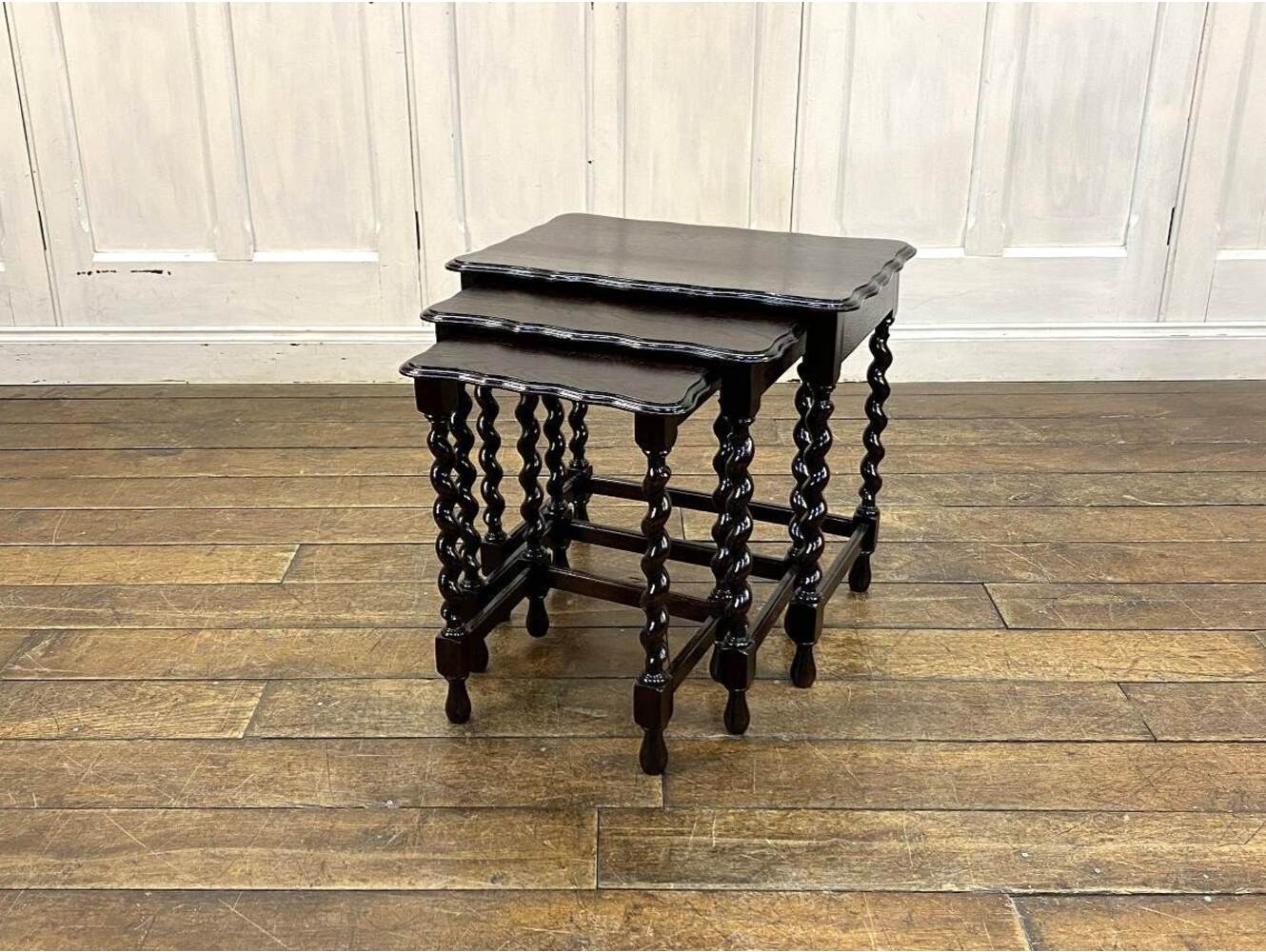 ネストテーブル