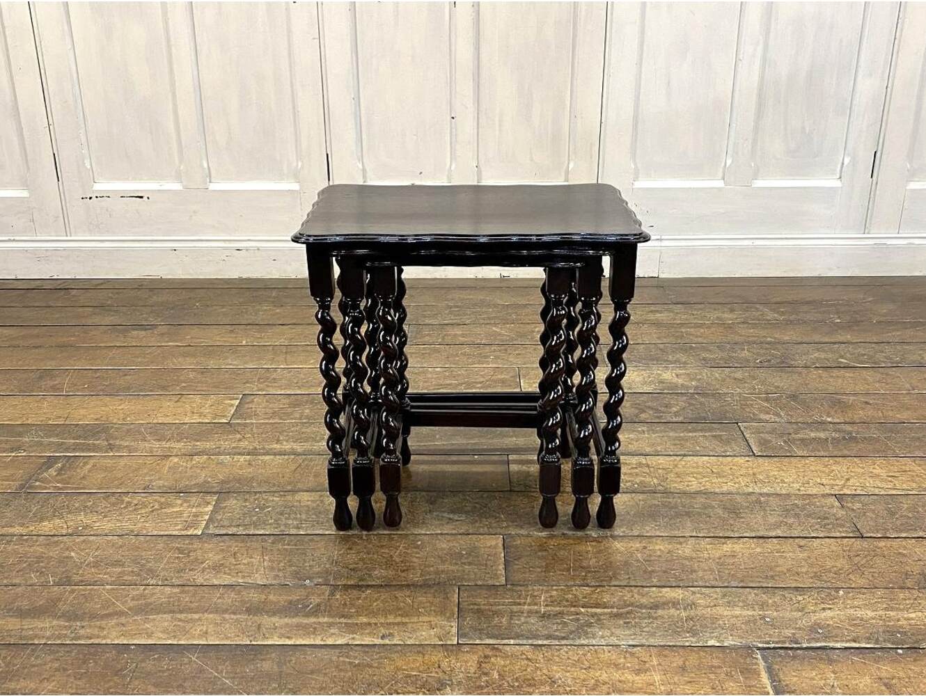 ネストテーブル