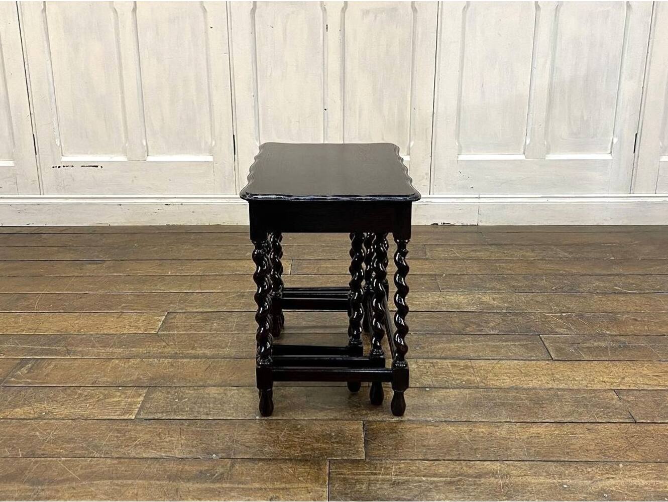 ネストテーブル