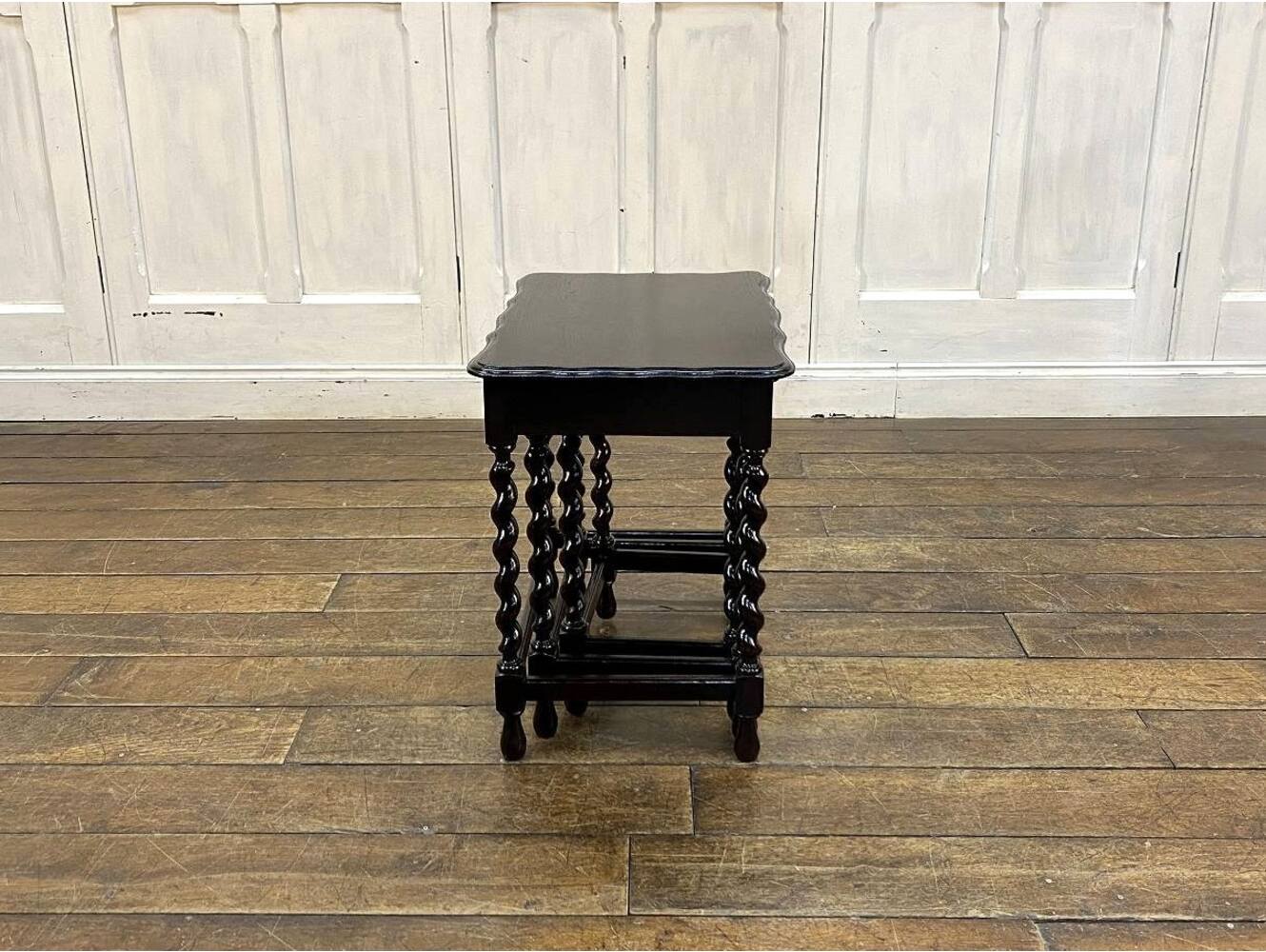 ネストテーブル