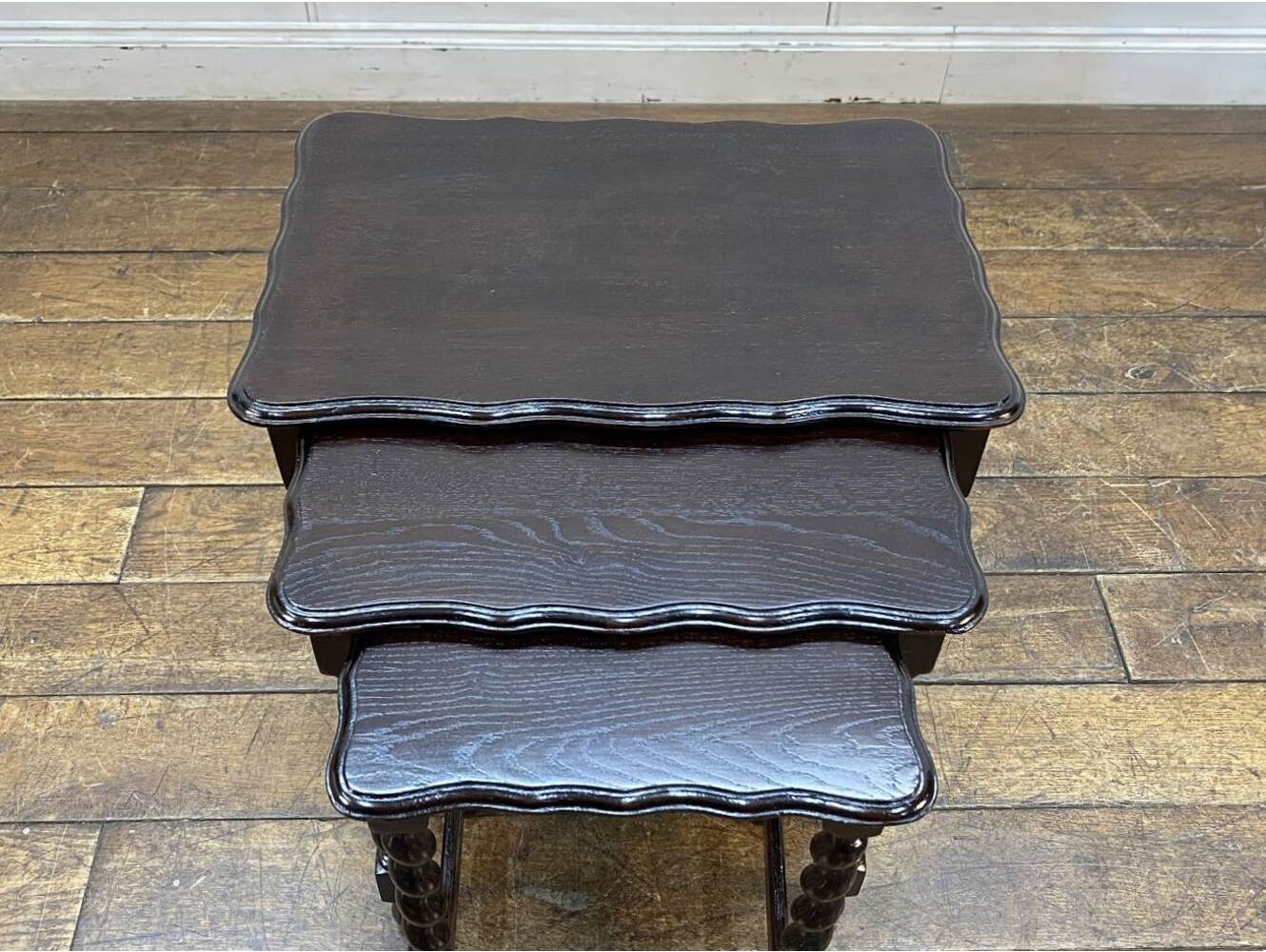 ネストテーブル