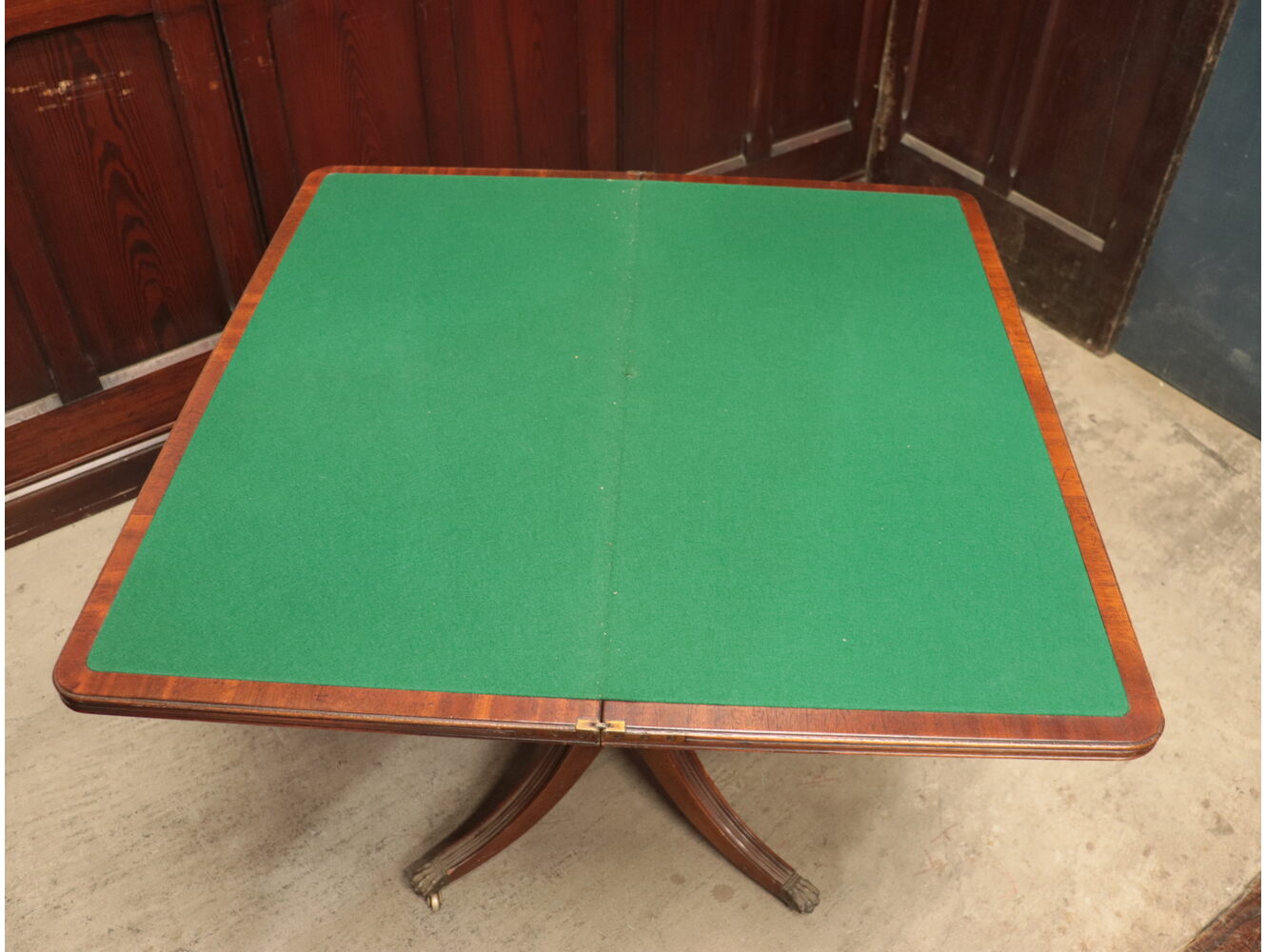 ゲームテーブル