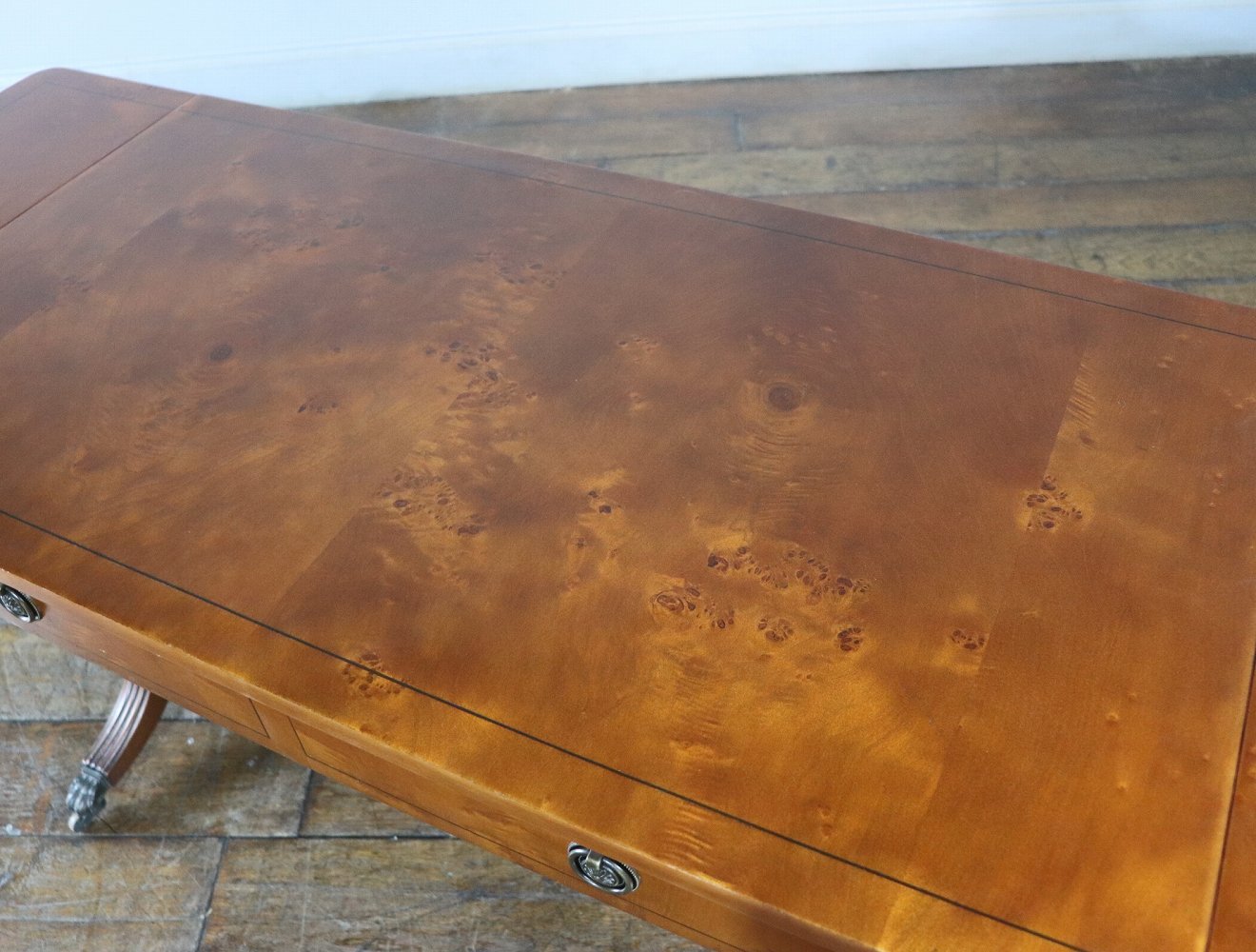 センターテーブル