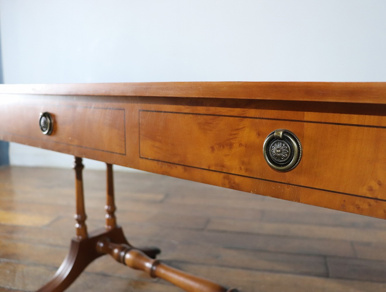 センターテーブル