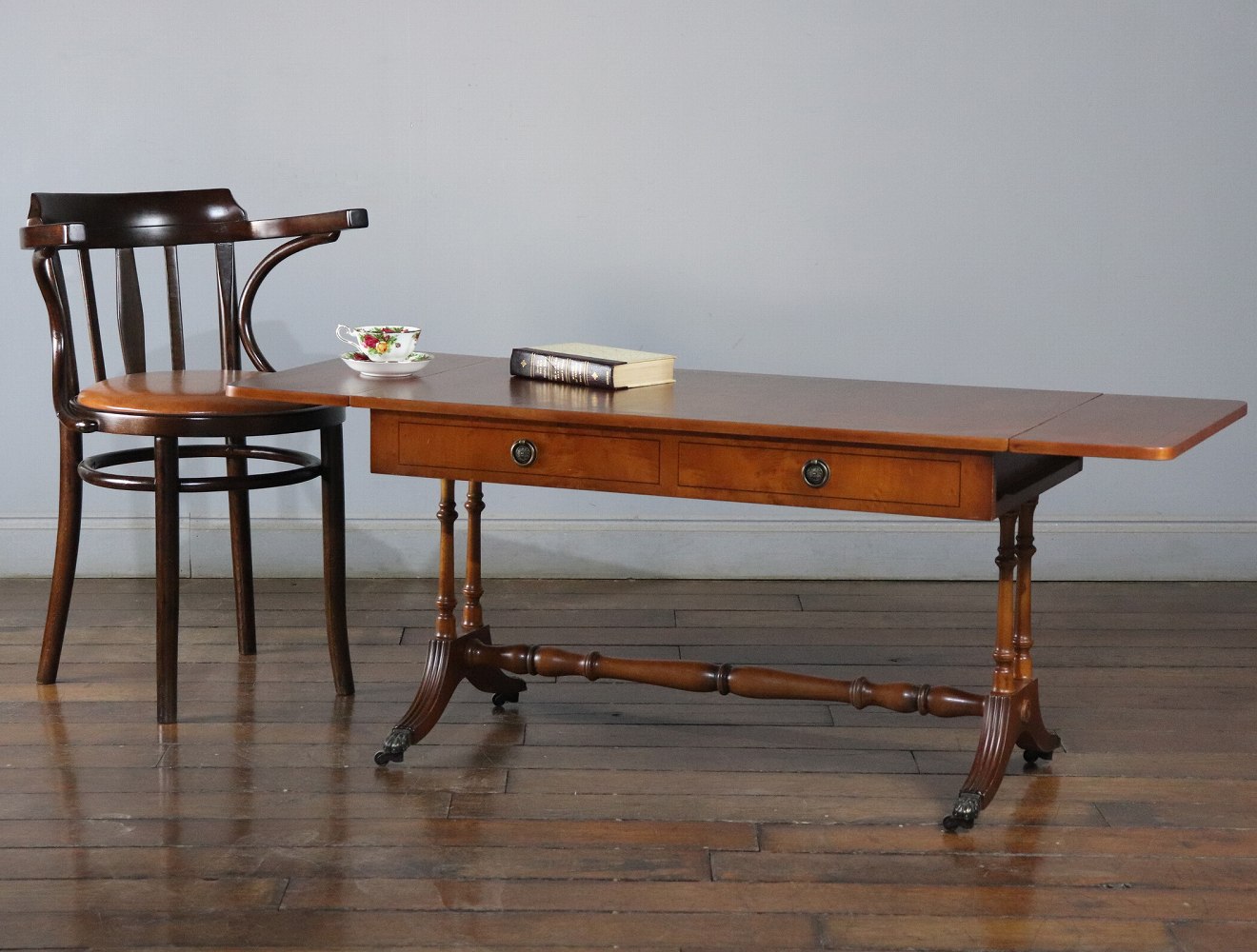 センターテーブル