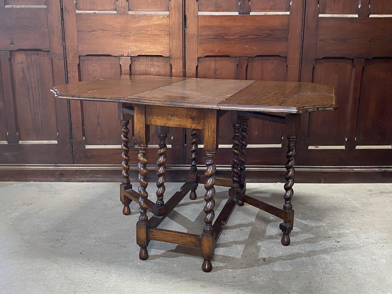 ゲートレッグテーブル