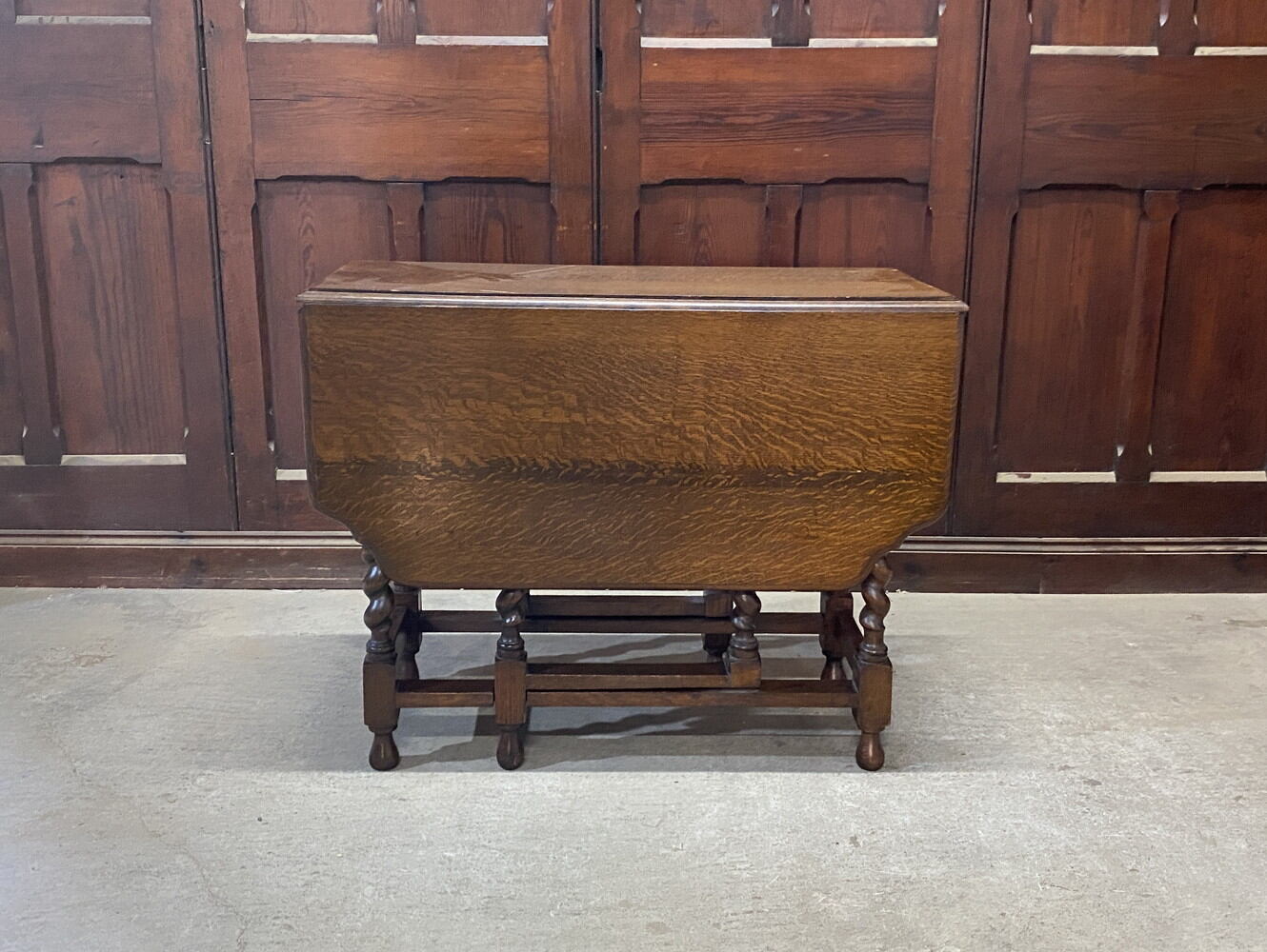 ゲートレッグテーブル