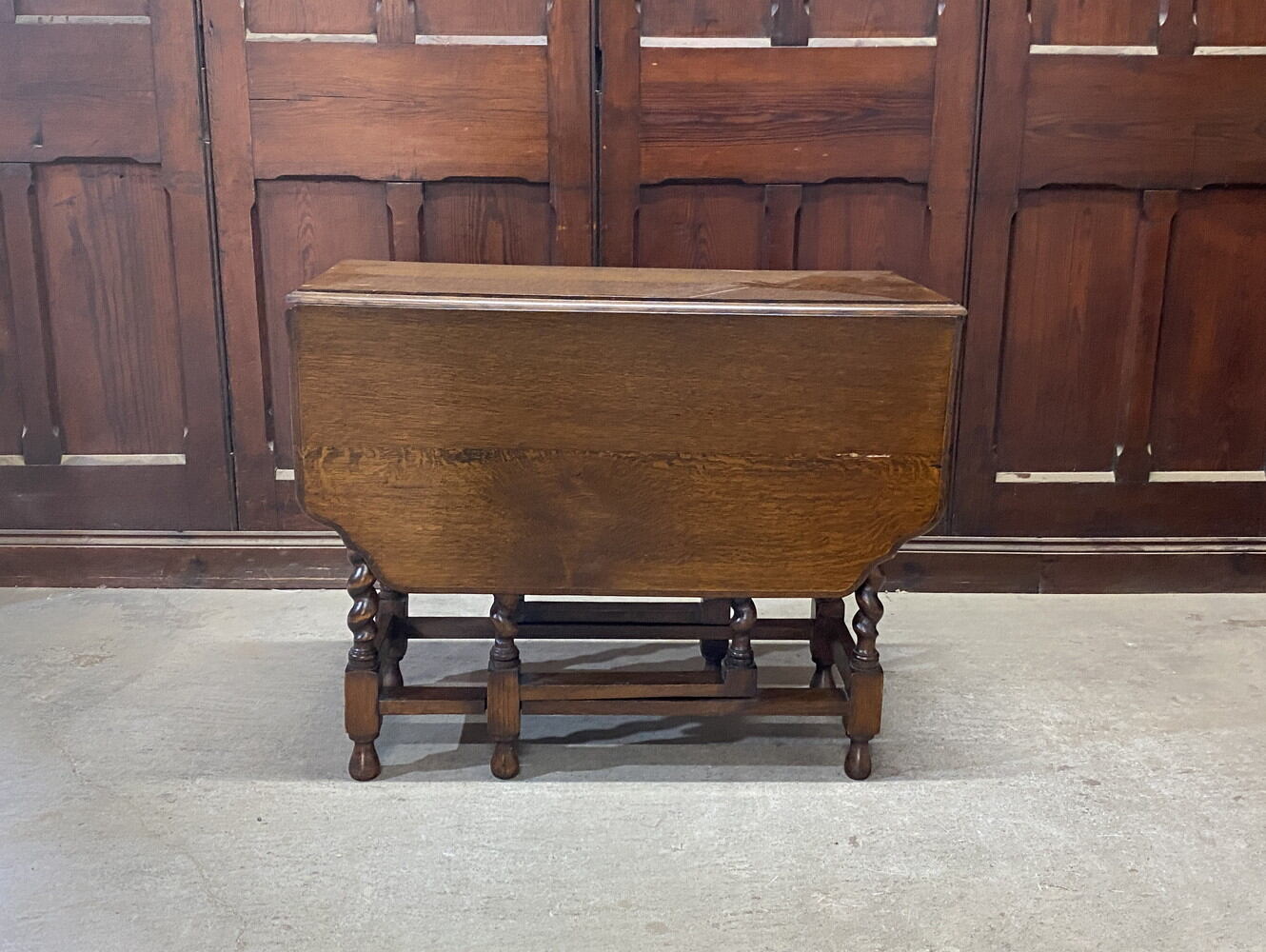 ゲートレッグテーブル