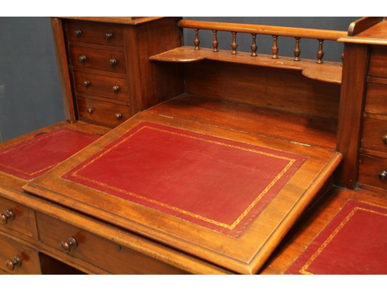 ペデスタルディケンズデスク