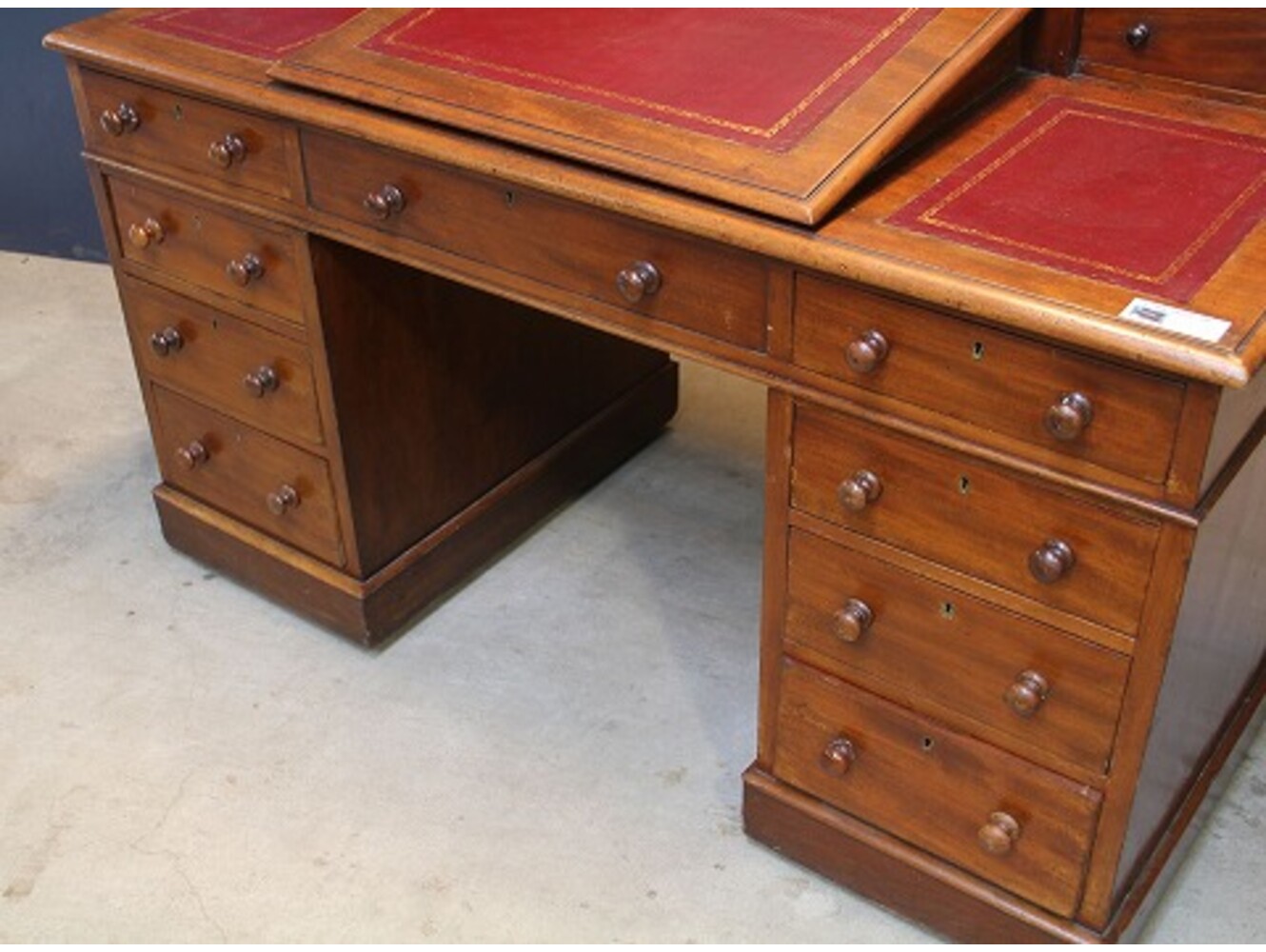 ペデスタルディケンズデスク