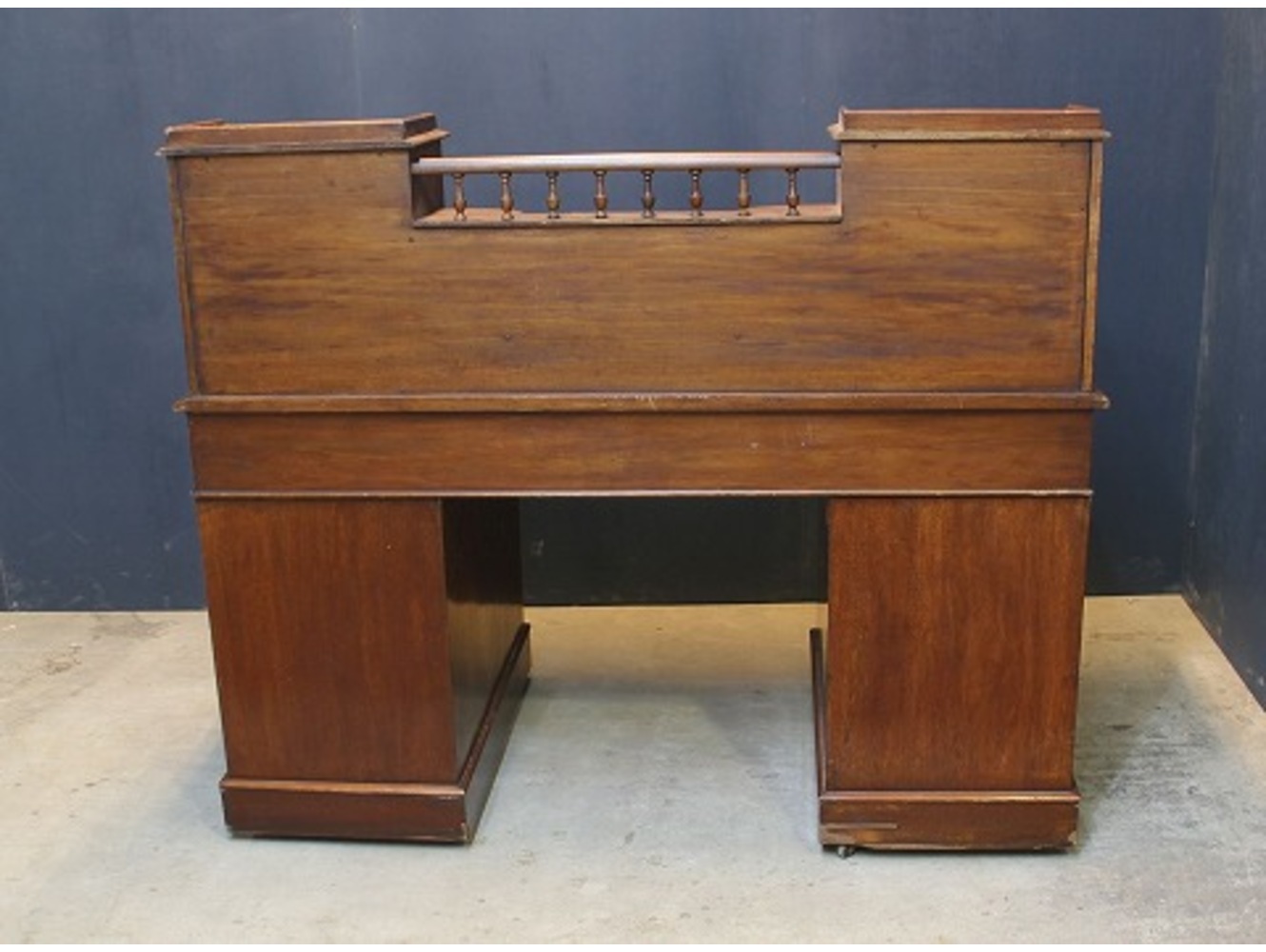 ペデスタルディケンズデスク