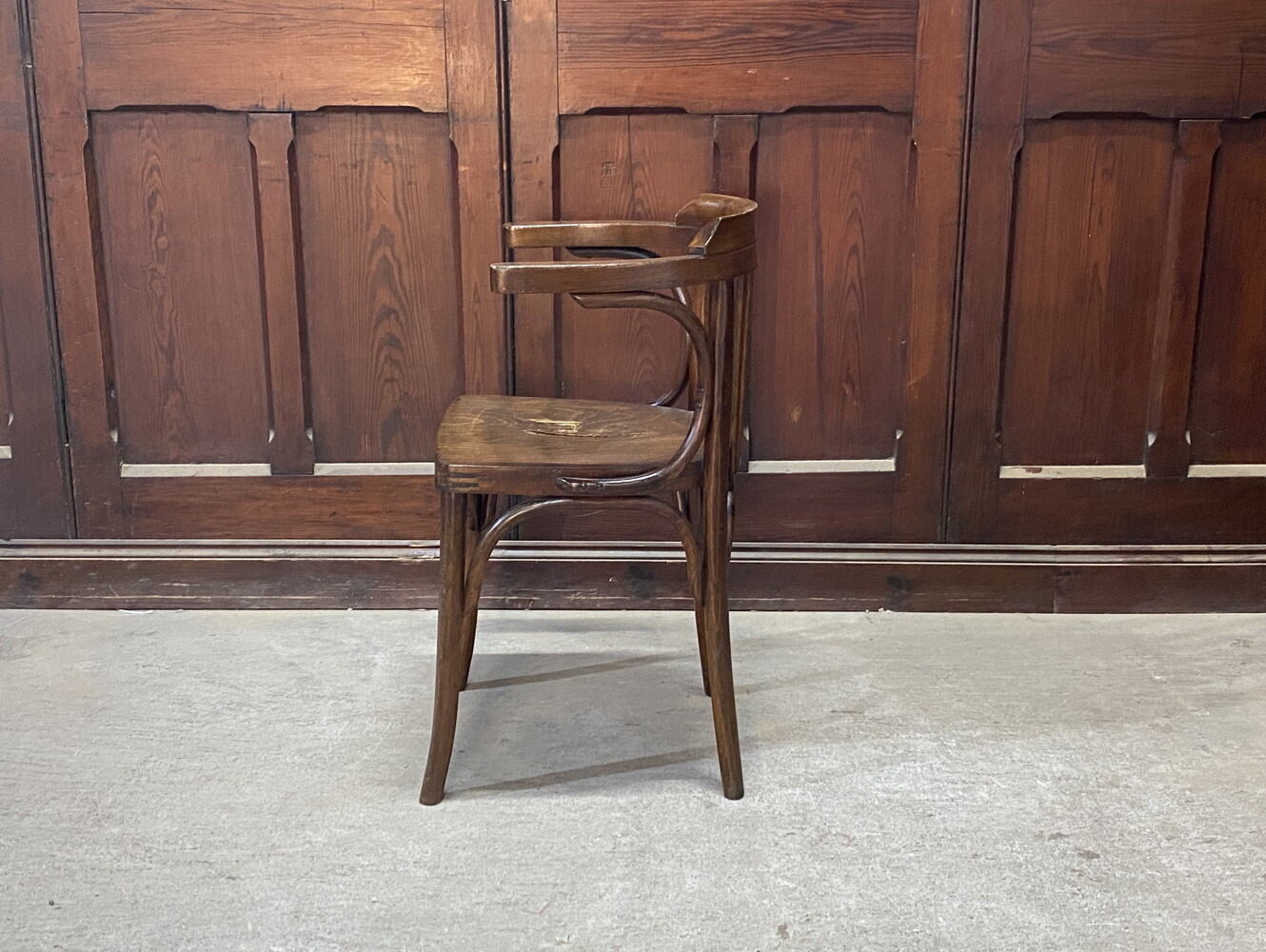 ベントウッドアームチェア