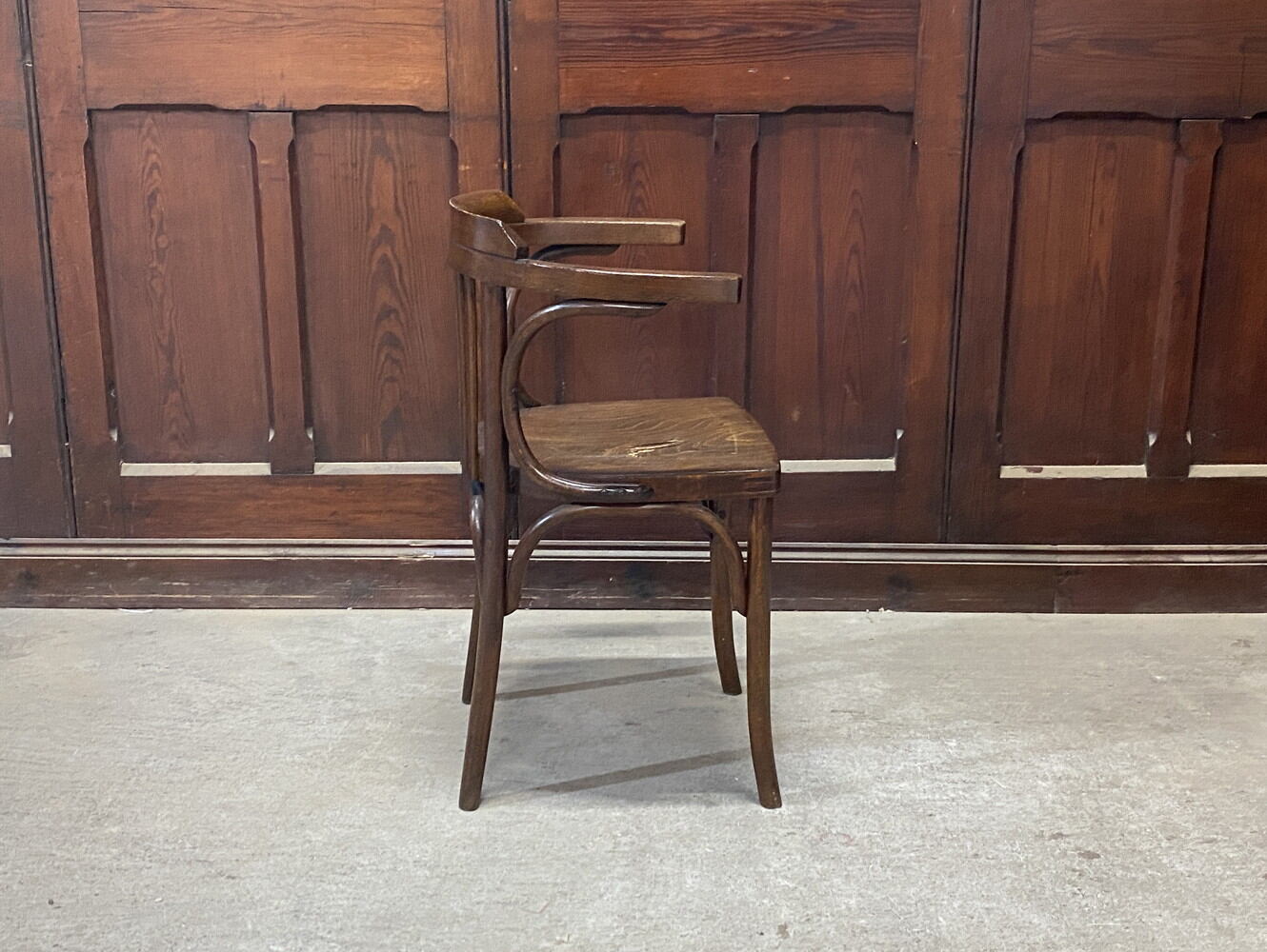 ベントウッドアームチェア