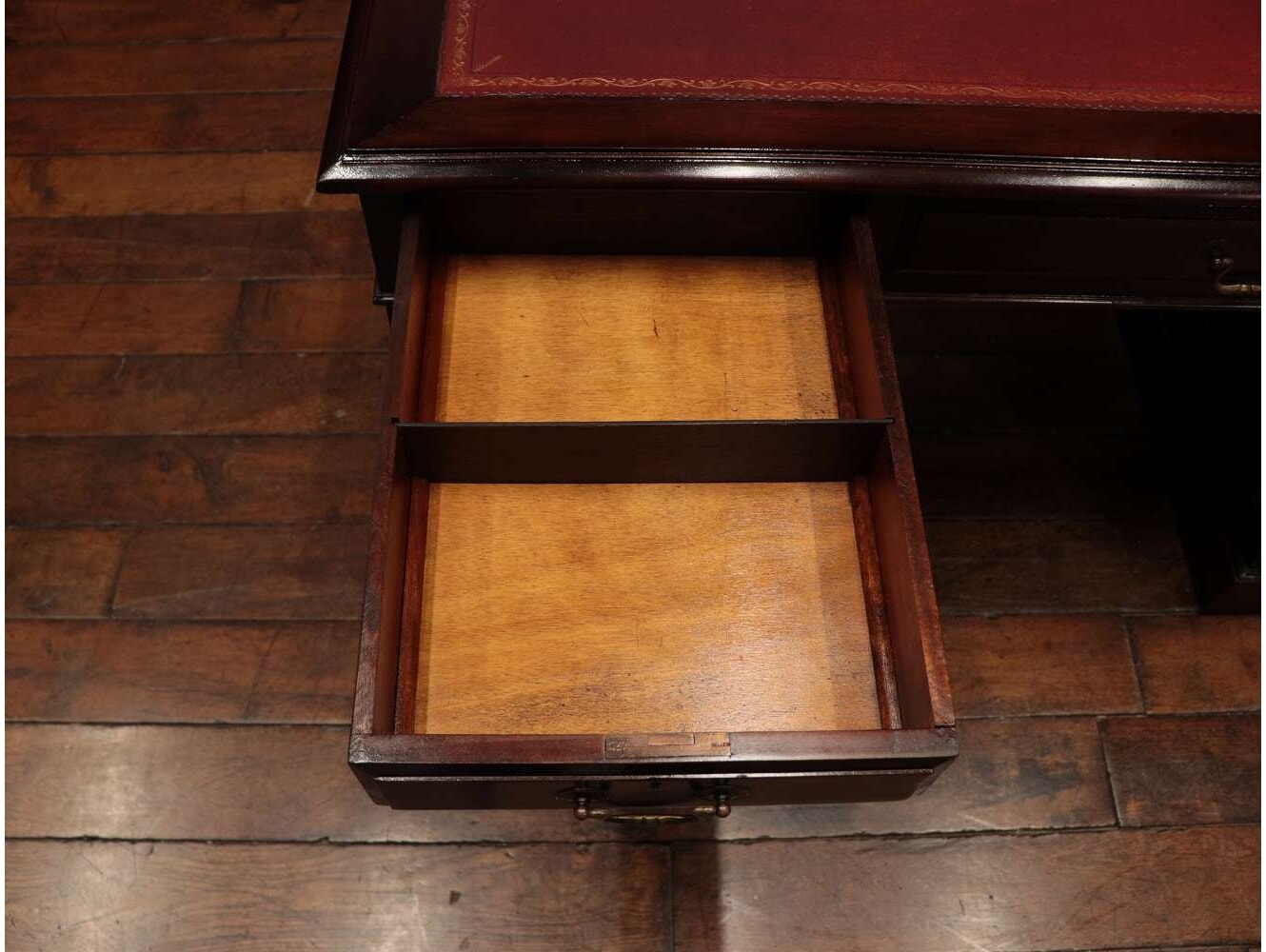 ペデスタルデスク