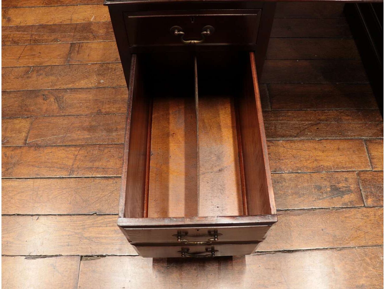 ペデスタルデスク