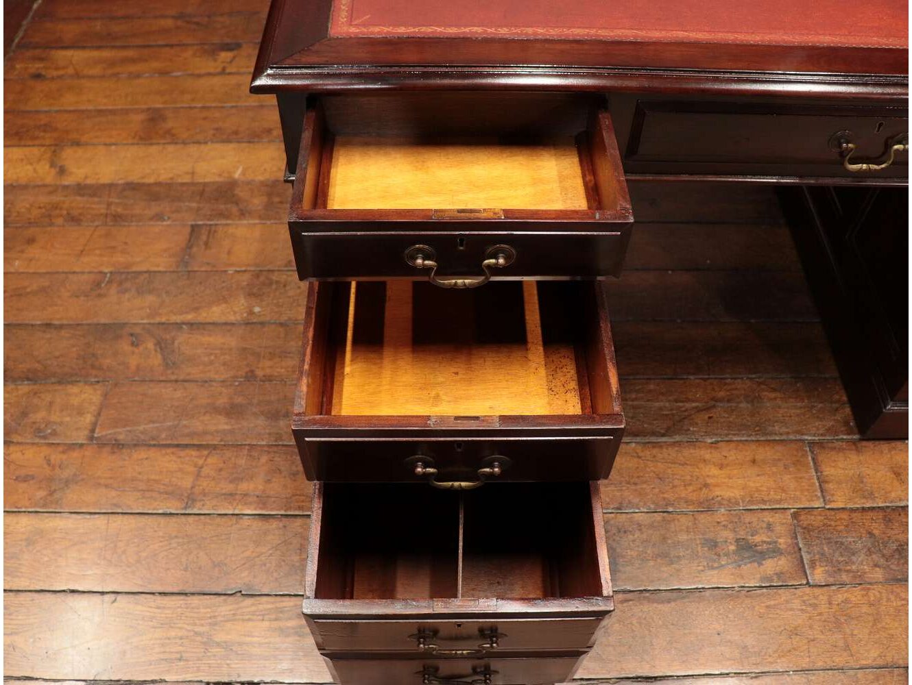 ペデスタルデスク