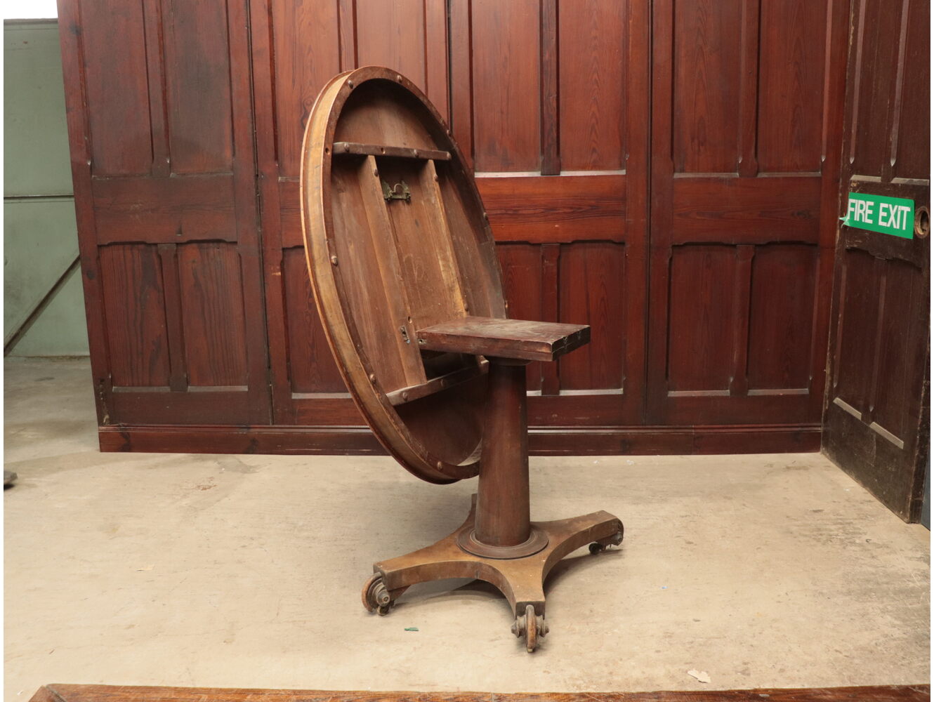 ティルトップテーブル