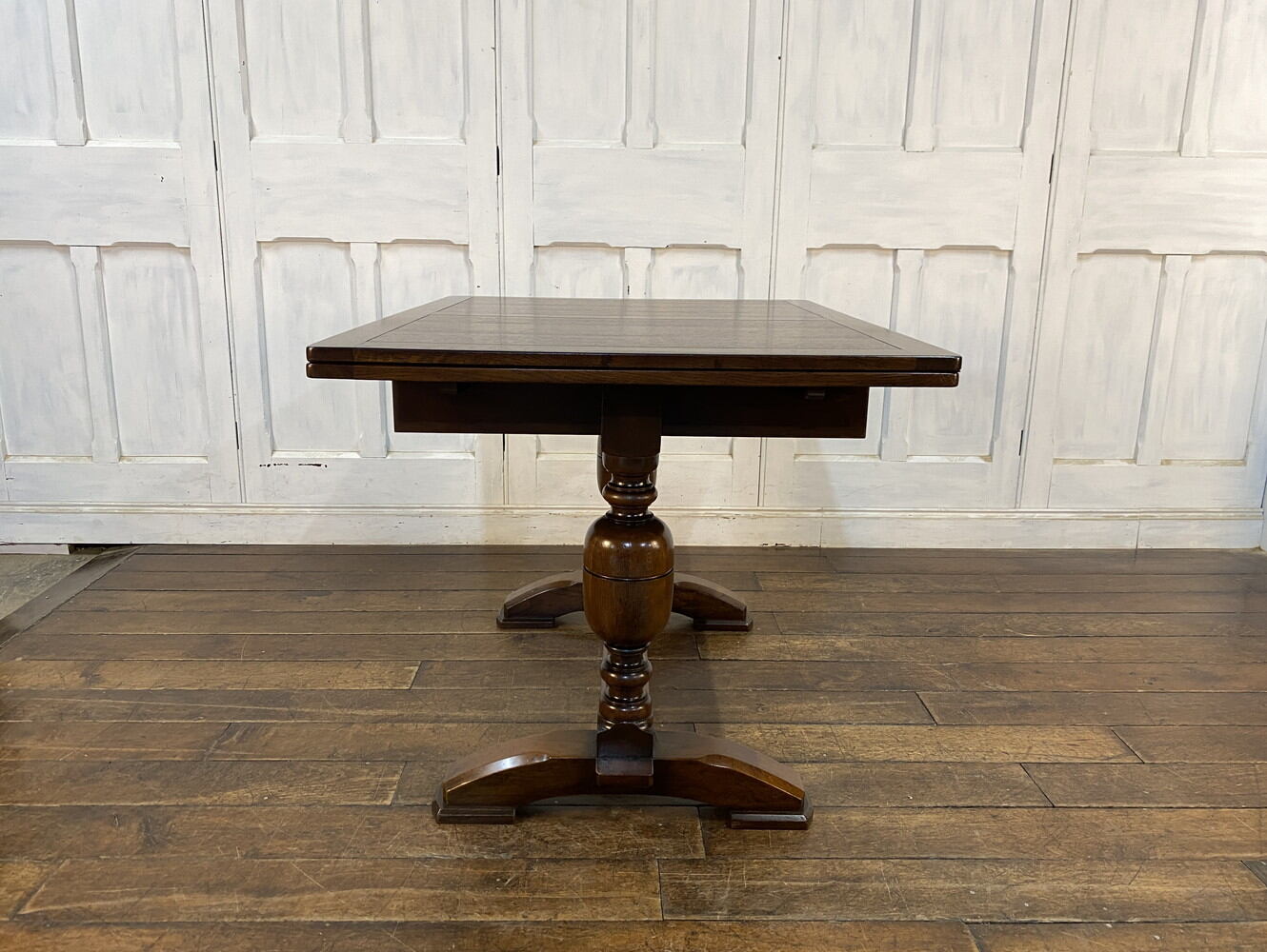 ドローリーフテーブル