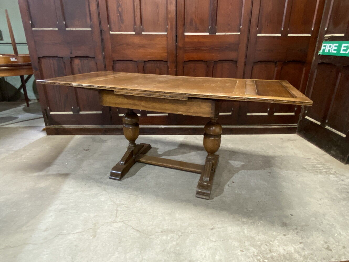 ドローリーフテーブル