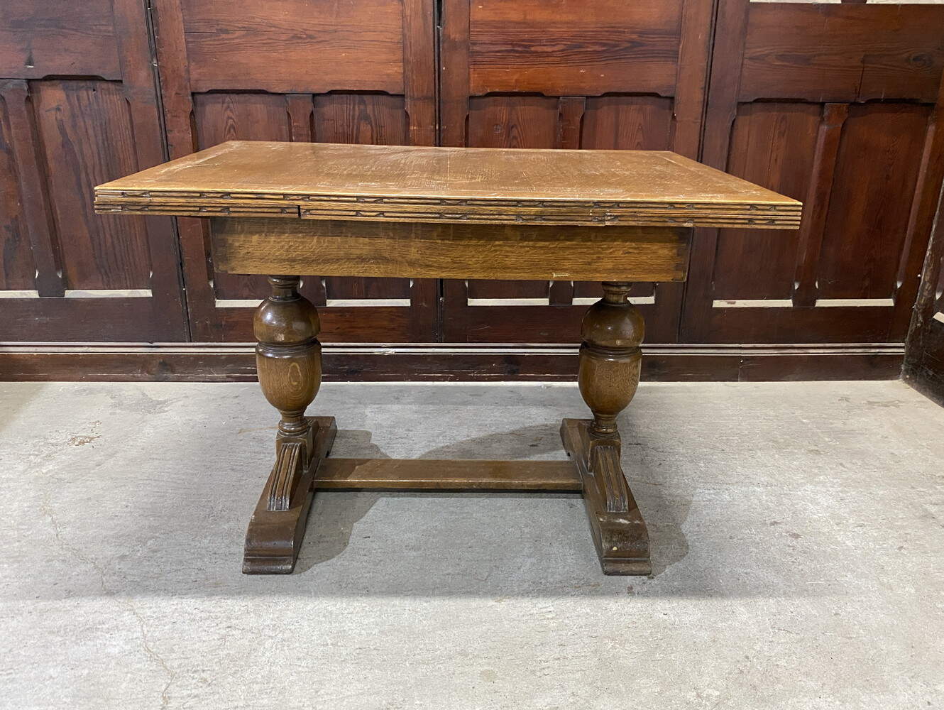 ドローリーフテーブル