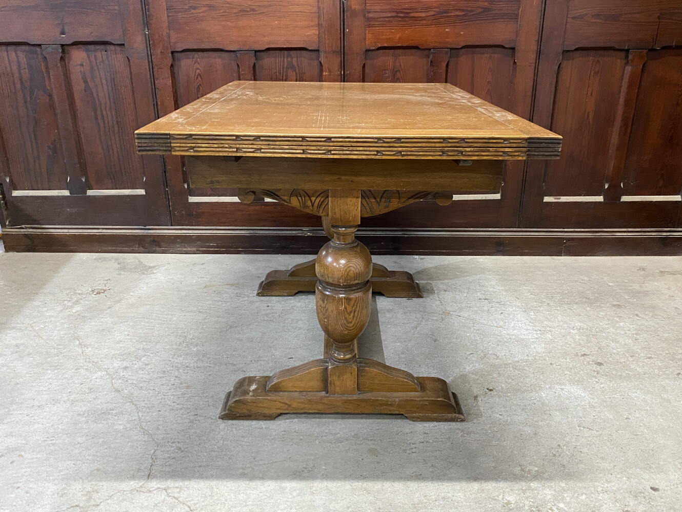 ドローリーフテーブル