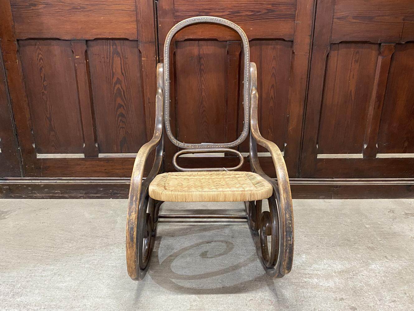 ベントウッドロッキングチェア