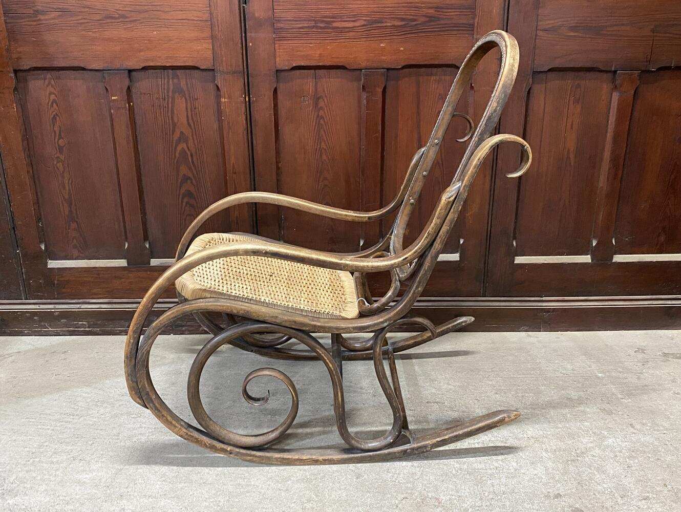 ベントウッドロッキングチェア