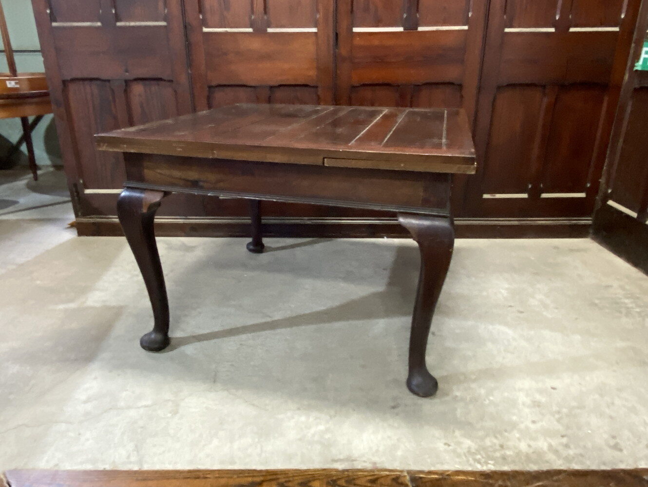 ドローリーフテーブル