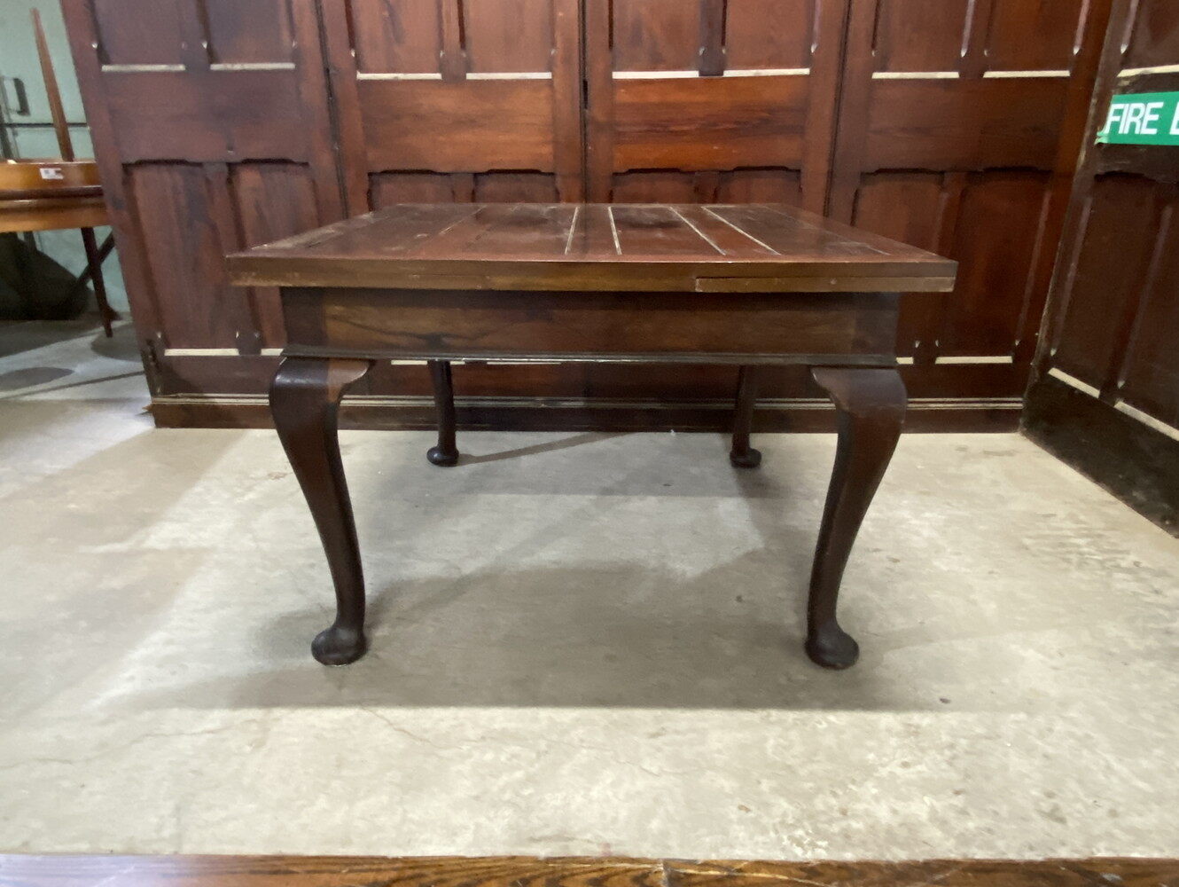 ドローリーフテーブル