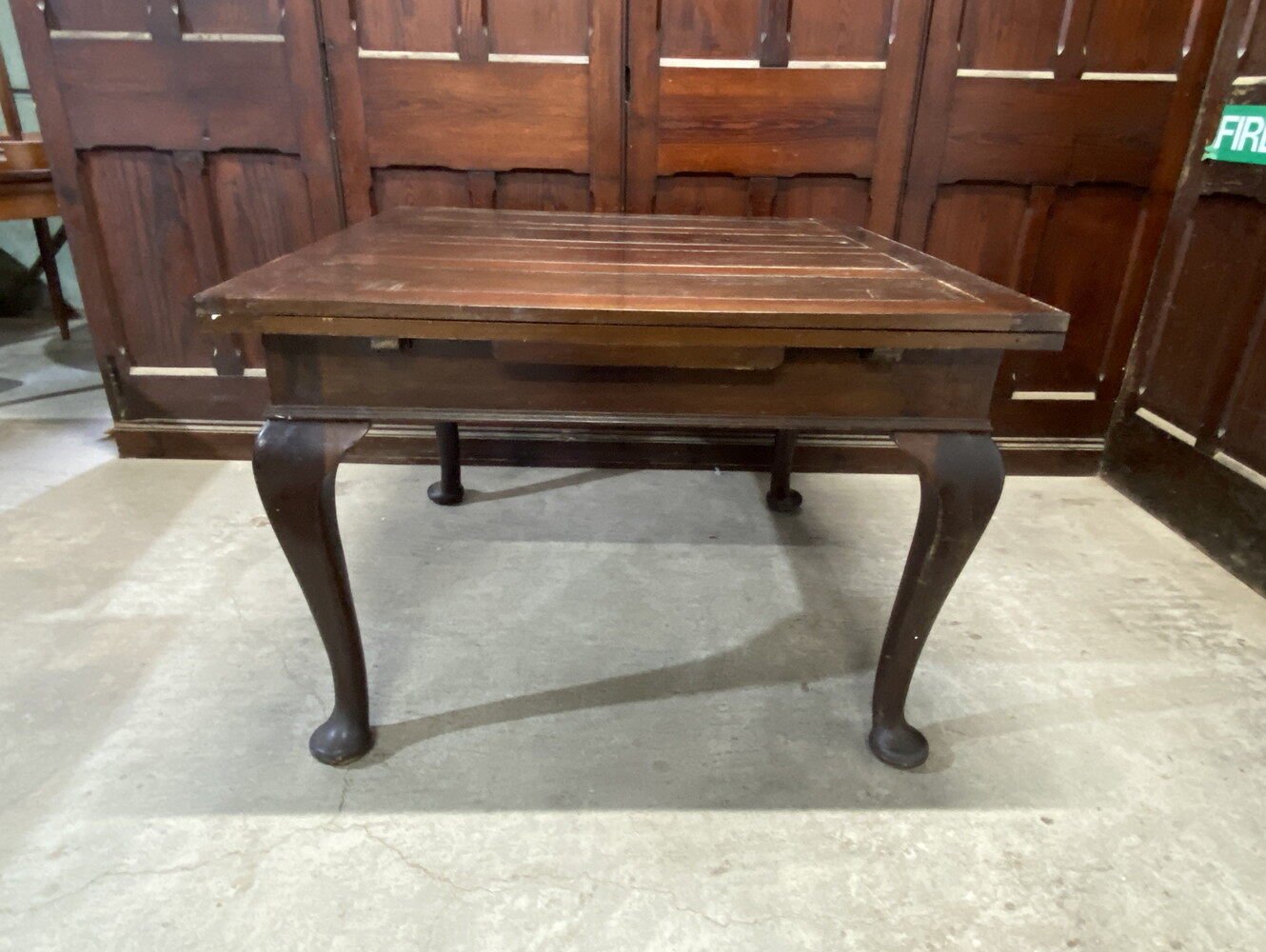 ドローリーフテーブル