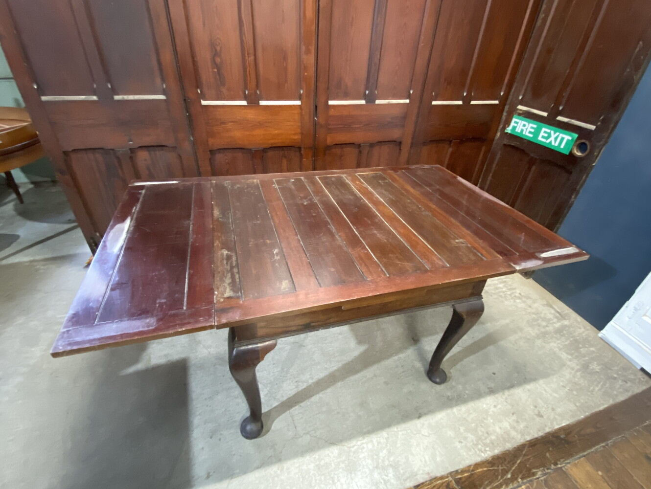 ドローリーフテーブル