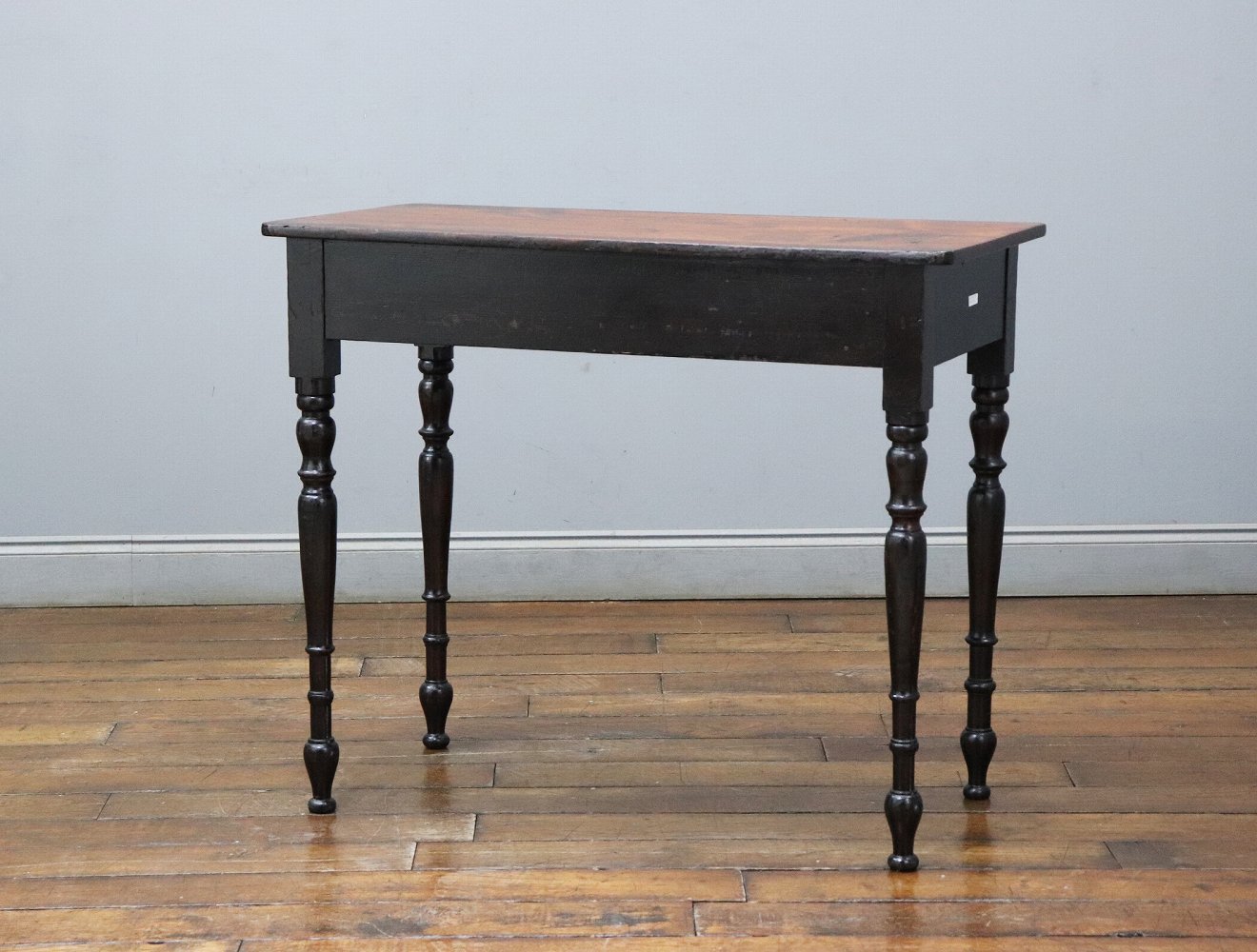 サイドテーブル