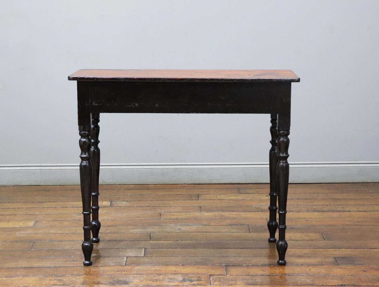 サイドテーブル