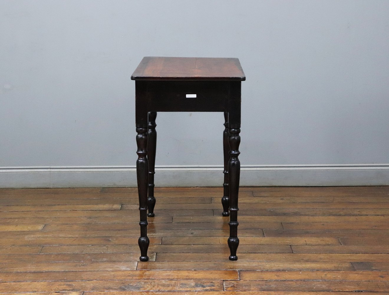 サイドテーブル