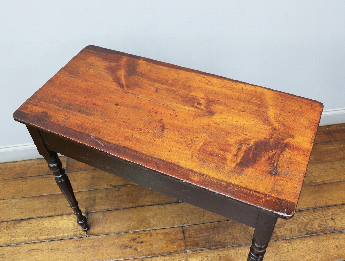 サイドテーブル