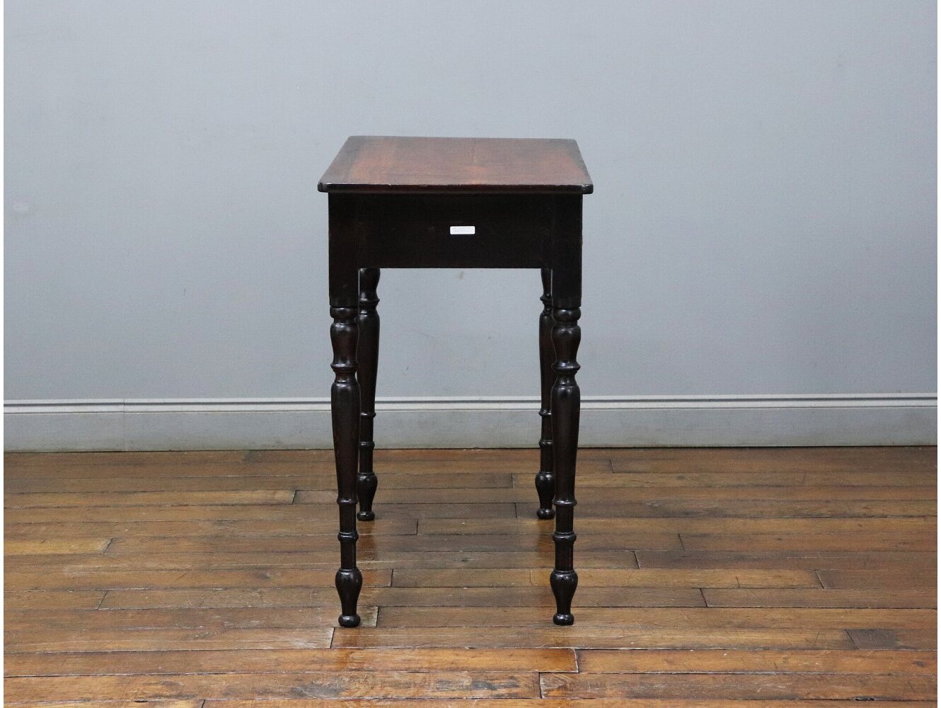 サイドテーブル