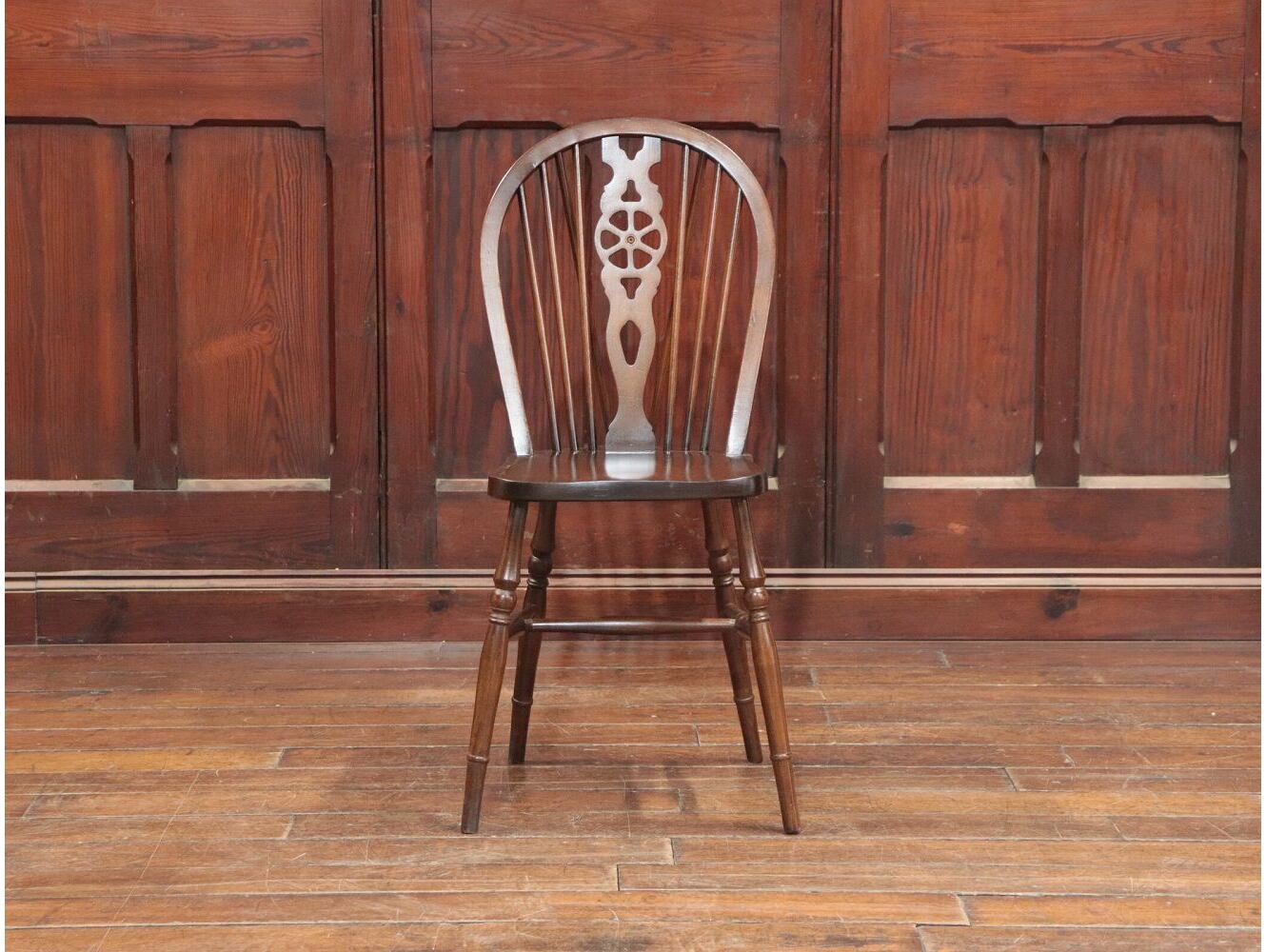 ホイールバックチェア